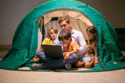digital nomad families homeschooling