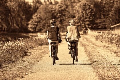 renting-friends,-gen-z-trends,-platonic-companionship