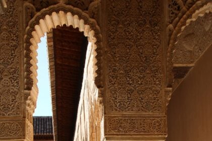 Earn as a Local Tour Guide Side Hustle