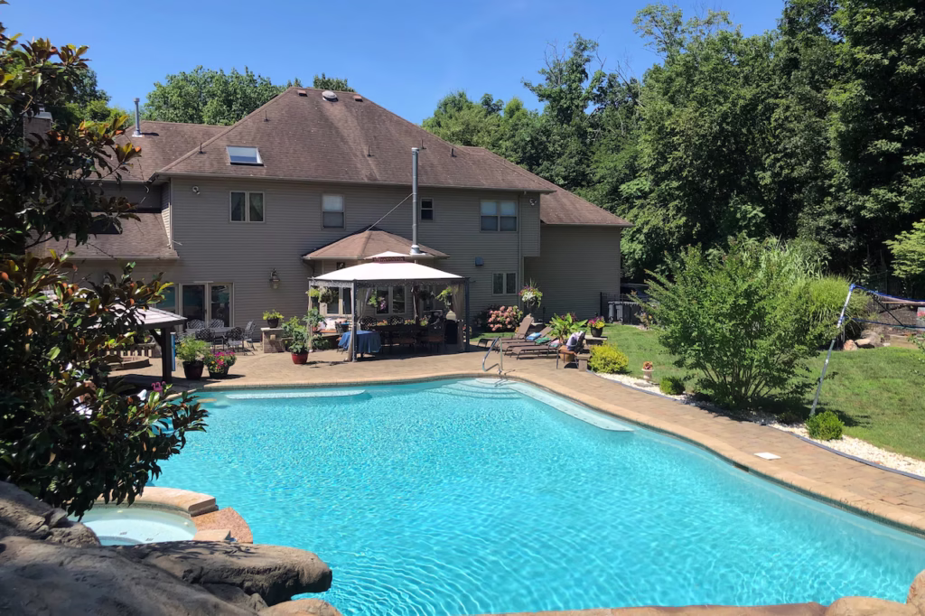rent backyard pool