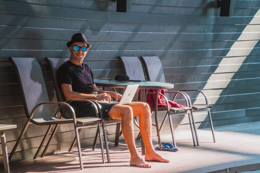 Digital Nomads in America: Visa Hurdles & State-by-State Welcome Policies | BigTrending